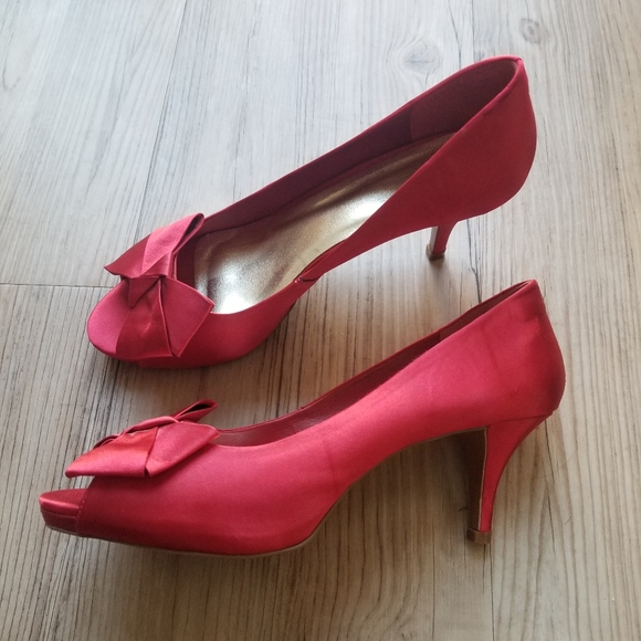 Red Satin Pumps - Picture 3 of 4